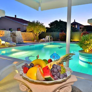 Dalmatina Mit Pool , Zadar Kroatien